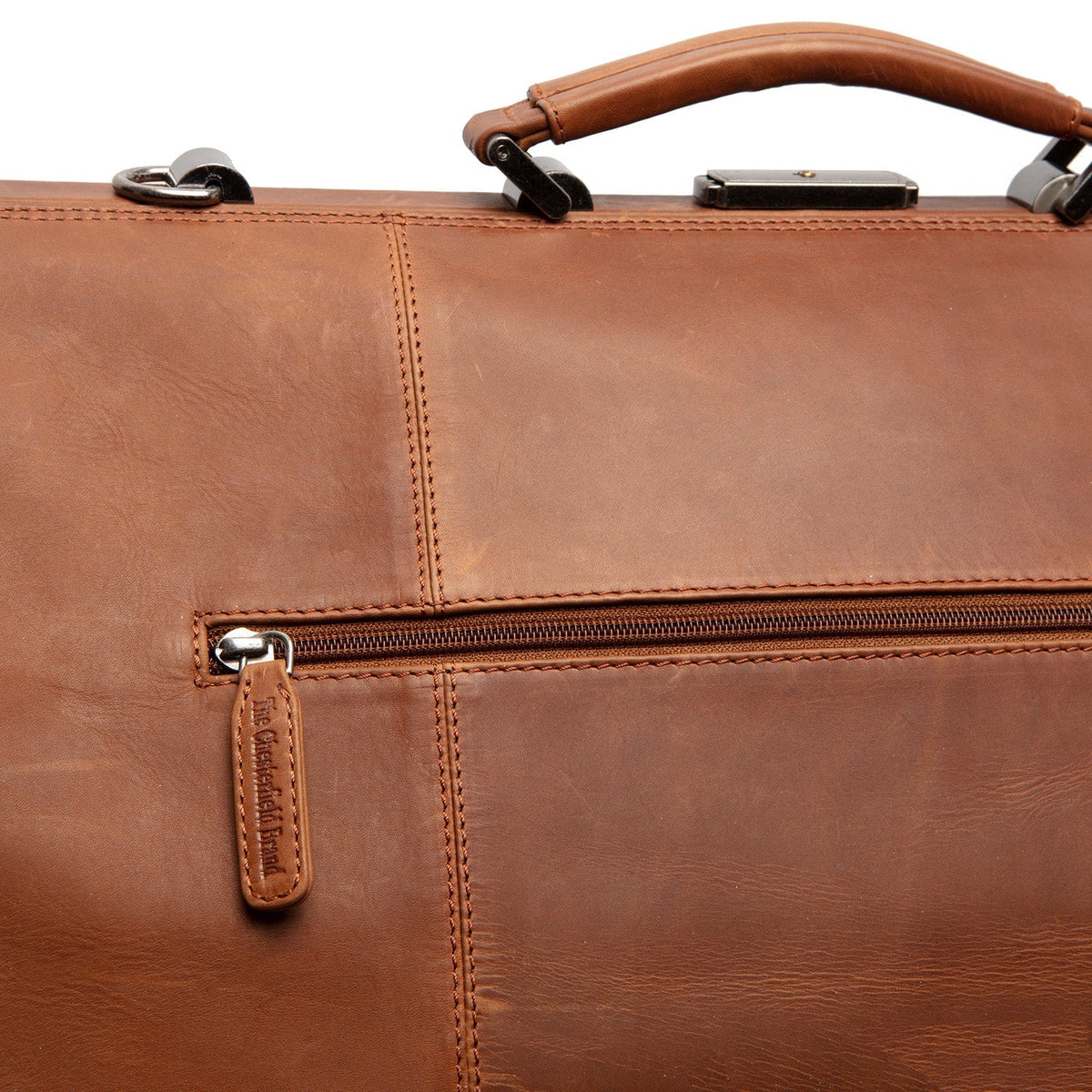 Solid Antique Brass Hardware &amp; Heavy-Duty Dual Zipper Detail on Corfu Full-Grain Leather Weekender Bag voor Dames