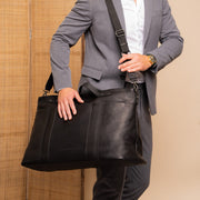 Mark Full-Grain Leather Weekender Bag voor Dames - Structured Side Profile Showing Gusset Depth &amp; Expansion Capacity