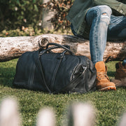 Melbourne Full-Grain Leather Weekender Bag voor Dames - Structured Side Profile Showing Gusset Depth &amp; Expansion Capacity