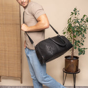 Perth Full-Grain Leather Weekender Bag voor Dames - Structured Side Profile Showing Gusset Depth &amp; Expansion Capacity