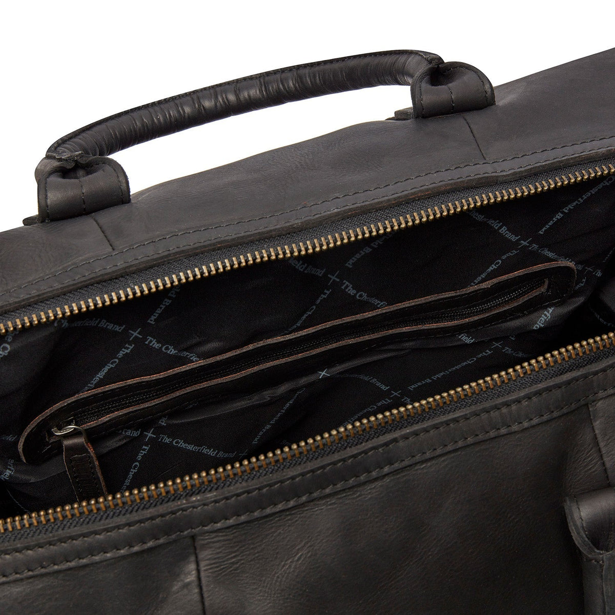 Solid Antique Brass Hardware &amp; Heavy-Duty Dual Zipper Detail on Portsmouth Full-Grain Leather Weekender Bag voor Dames