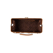 Solid Antique Brass Hardware &amp; Heavy-Duty Dual Zipper Detail on Texel Full-Grain Leather Weekender Bag voor Dames
