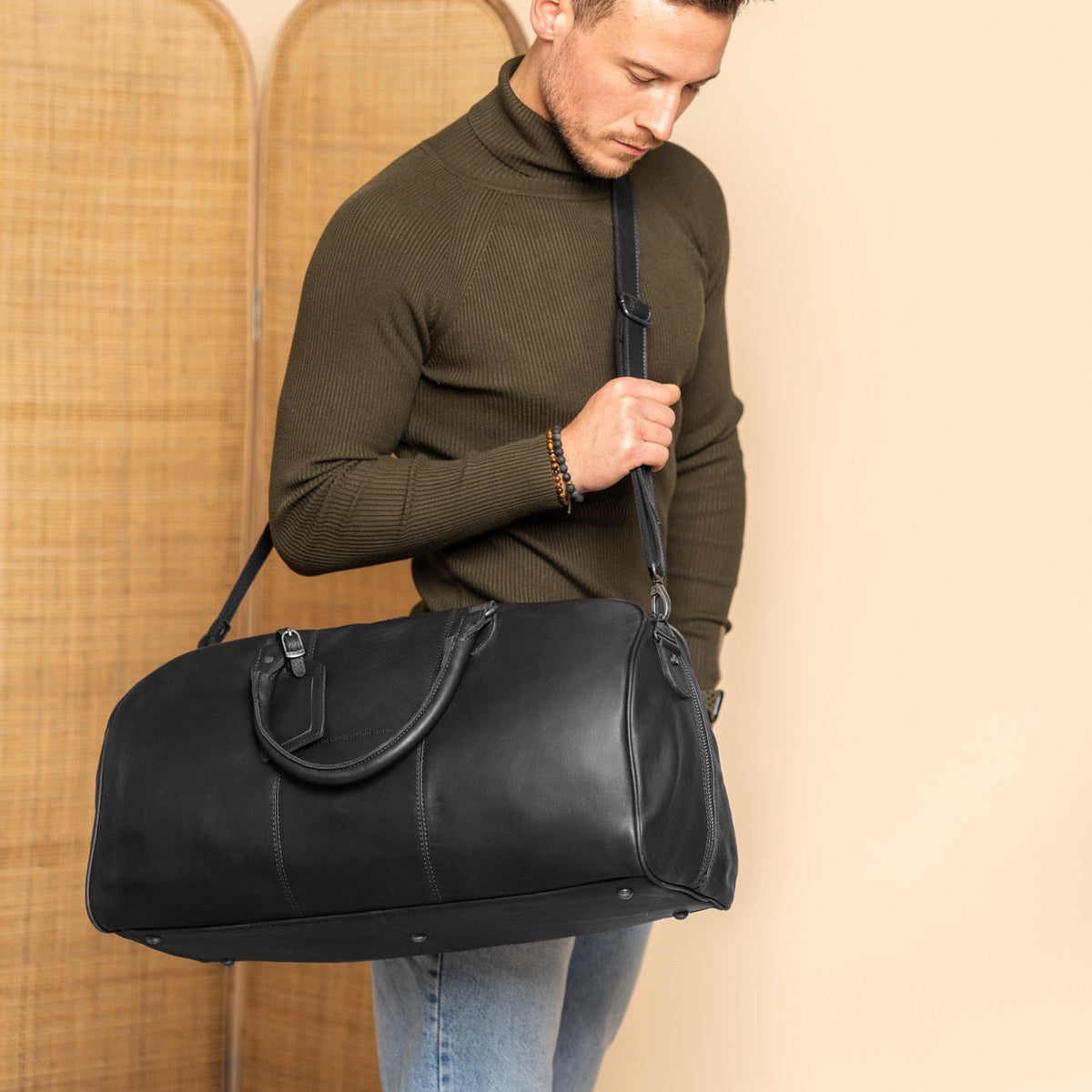 William Full-Grain Leather Weekender Bag voor Dames - Structured Side Profile Showing Gusset Depth &amp; Expansion Capacity