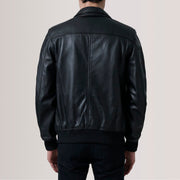 Close-Up Detail of Classic Collar &amp; Zipper Hardware on Lester Bruin Suede Leren Bomberjack voor Heren For Men