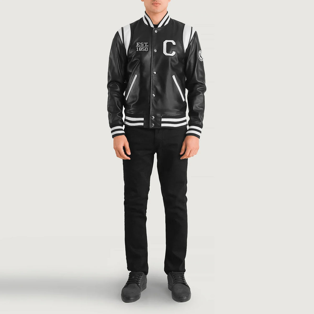 
Liberte California Zwart Leather Varsity Leren Jas voor Heren - Zijaanzicht met ergonomische mouwsnede