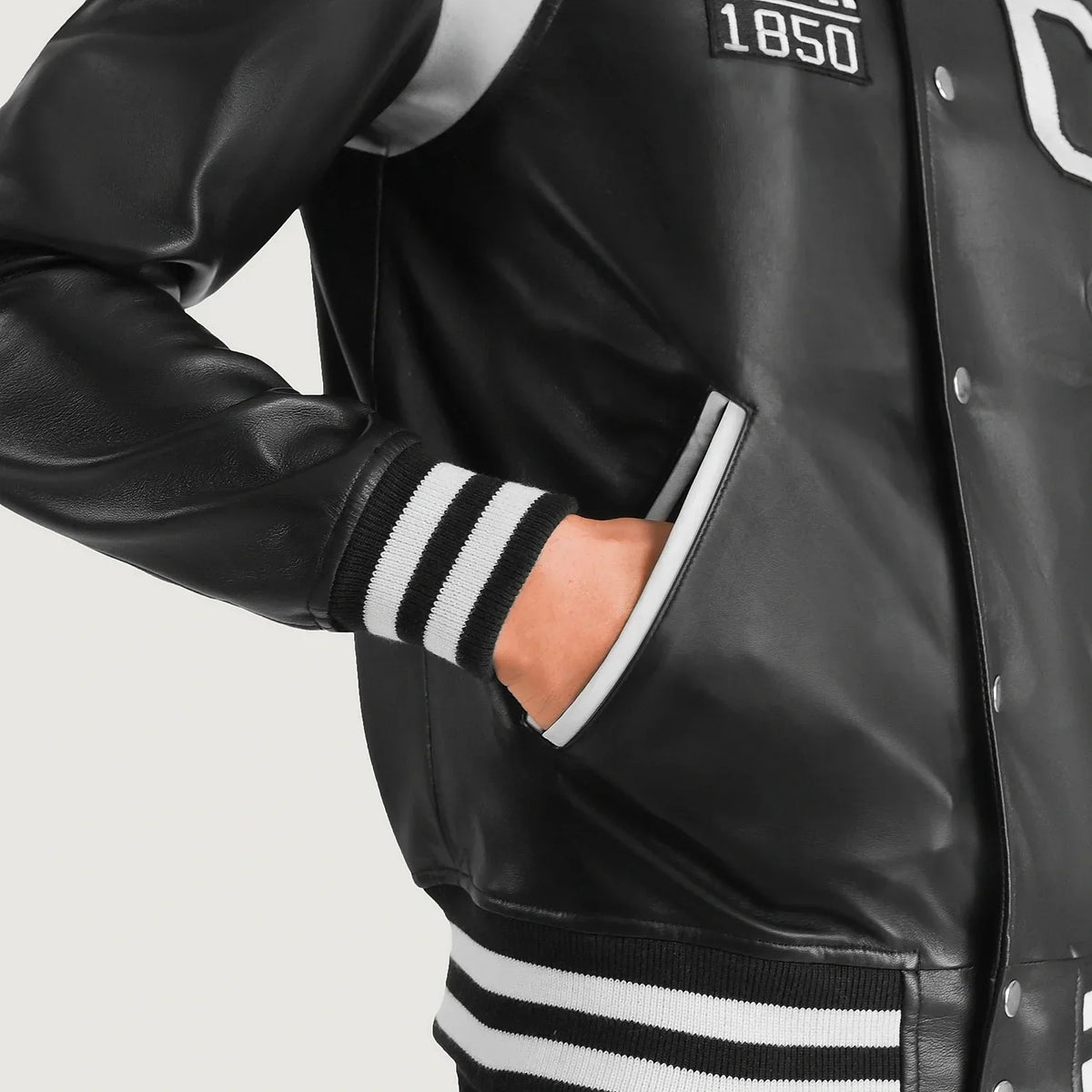 
Binnenweergave Showing Quilted Polyester Lining & Twee functionele binnenzakken