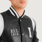 Close-Up Detail of Varsity &amp; Snap Button Hardware on Liberte Illinois Zwart Leather Varsity Leren Jas voor Heren