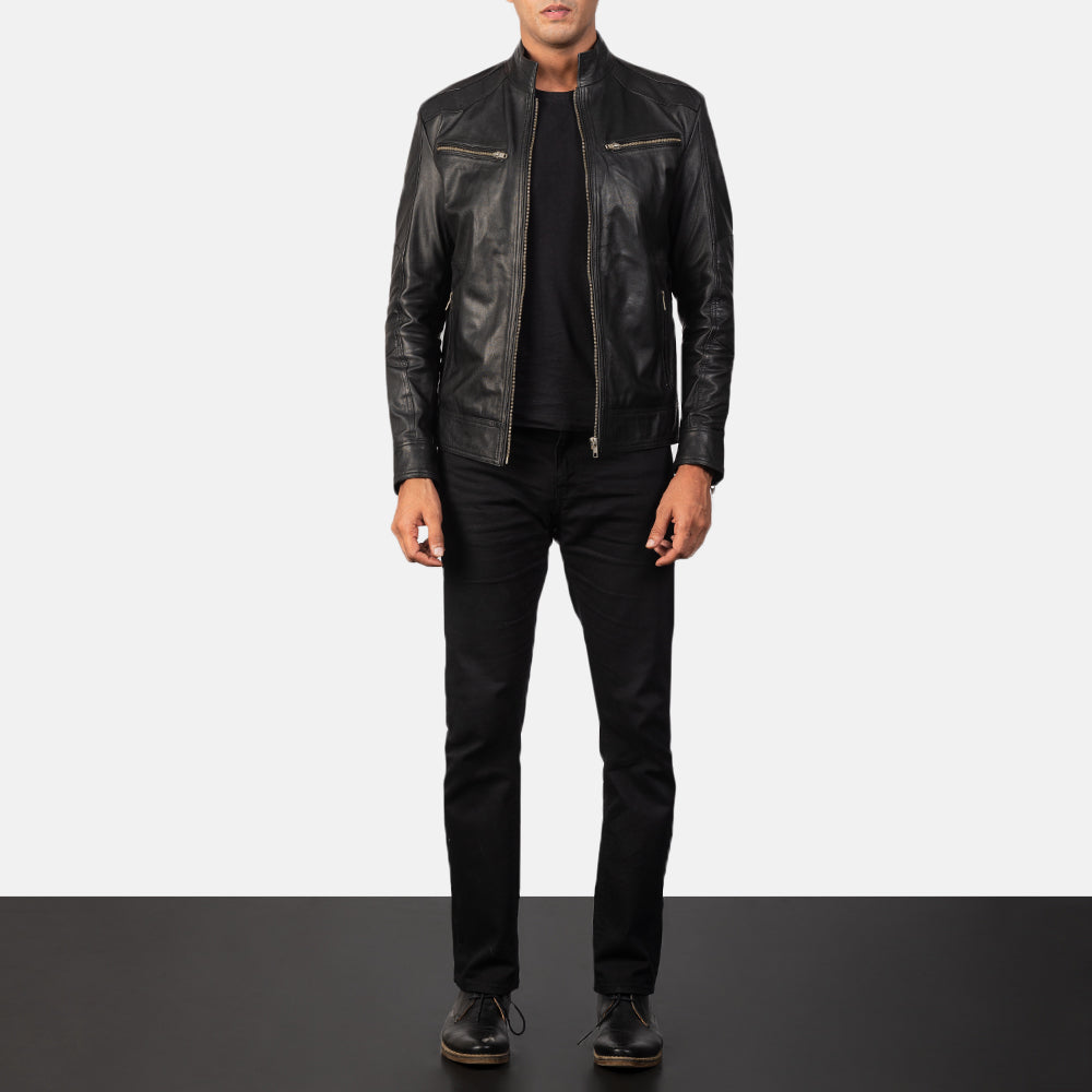 Men's Mack Zwart Leren Bikerjack voor Heren - Lateral Side Profile View Showing Sleeve Cut &amp; Athletic Taper Fit