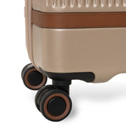 Close-Up Detail of Classic Collar &amp; Heavy-Duty Zipper Hardware on Medium Suitcase Zuna voor Dames