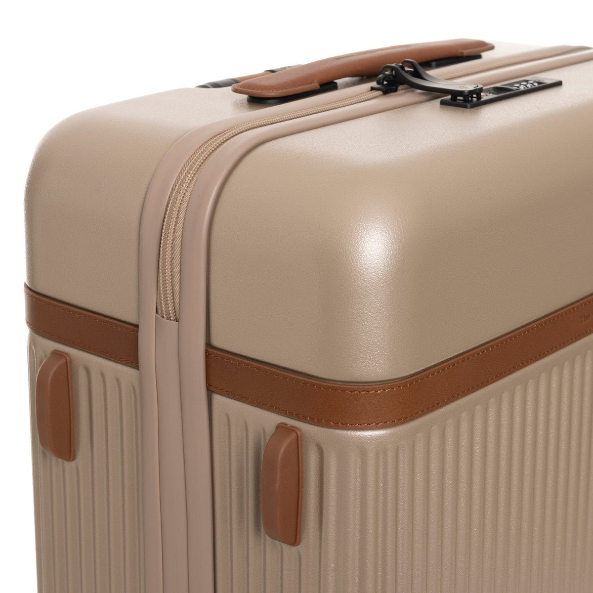 Tailored Rib Cuffs &amp; Hem Craftsmanship Construction Detail on Medium Suitcase Zuna voor Dames