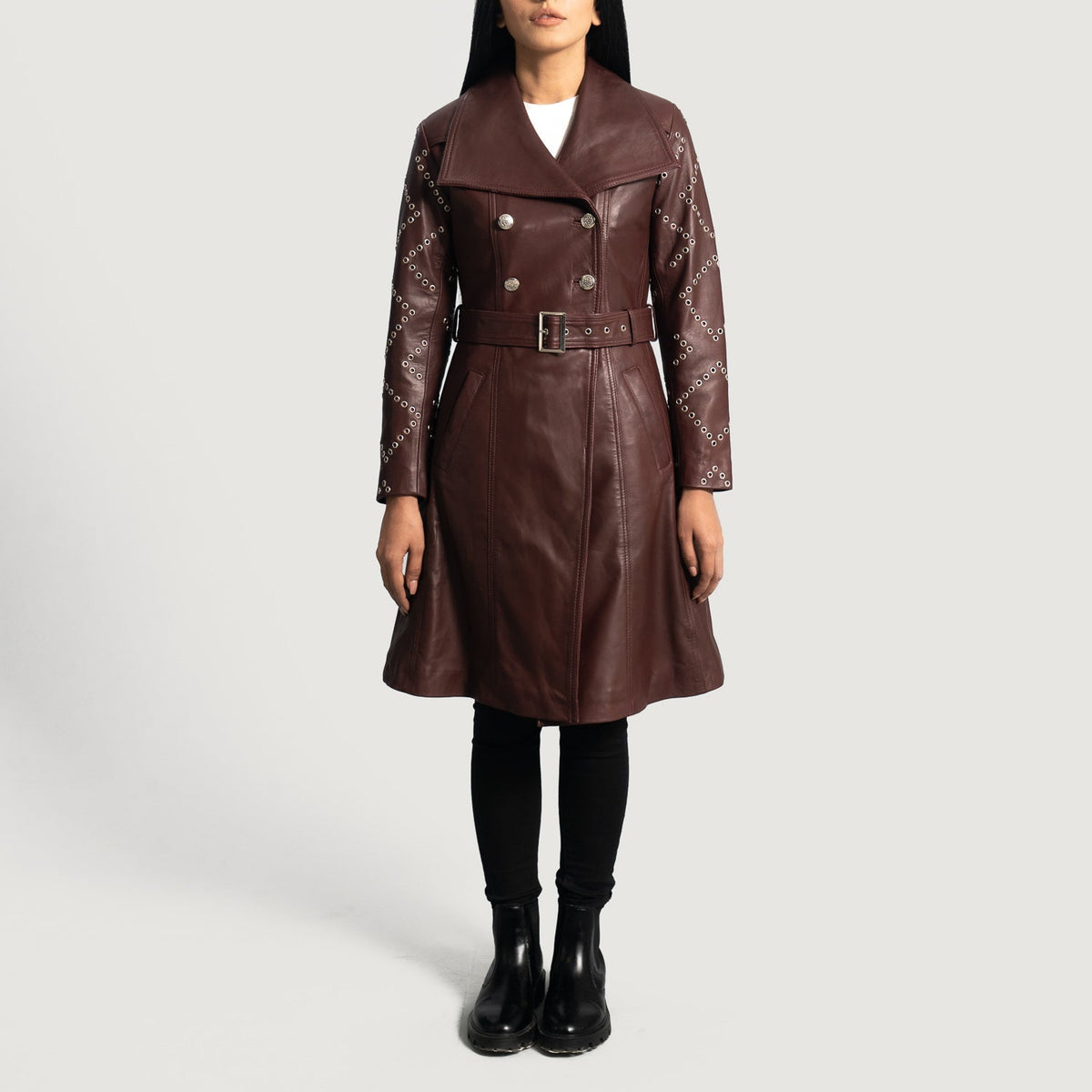 
Maroon Sheepskin Leather Trench Coat - Achteraanzicht met getailleerde schouders & strakke zoom