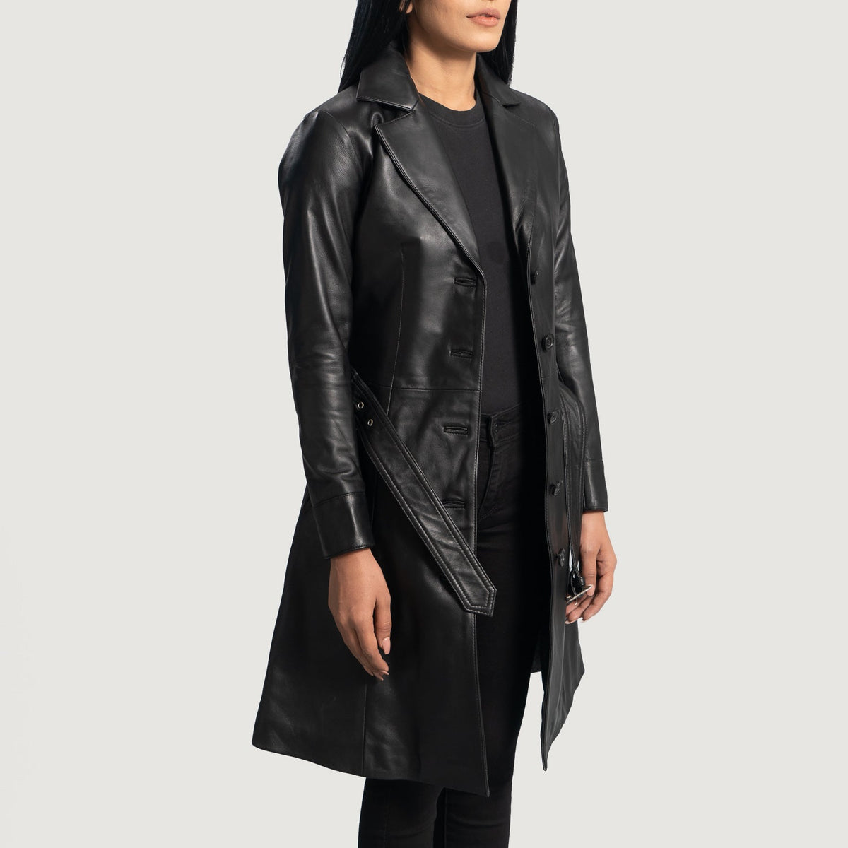 
Black Sheepskin Leather Trench Coat - Achteraanzicht met getailleerde schouders & strakke zoom