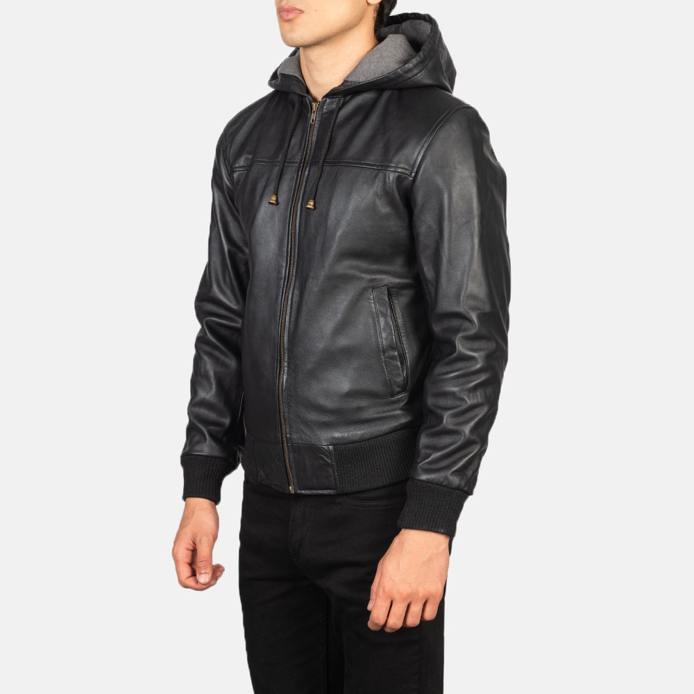 
Black Sheepskin Leather Hooded Jacket - Achteraanzicht met getailleerde schouders & strakke zoom