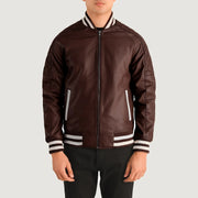 Close-Up Detail of Varsity collar &amp; Zipper Hardware on Pascal Kastanjebruin Leather Varsity Leren Jas voor Heren