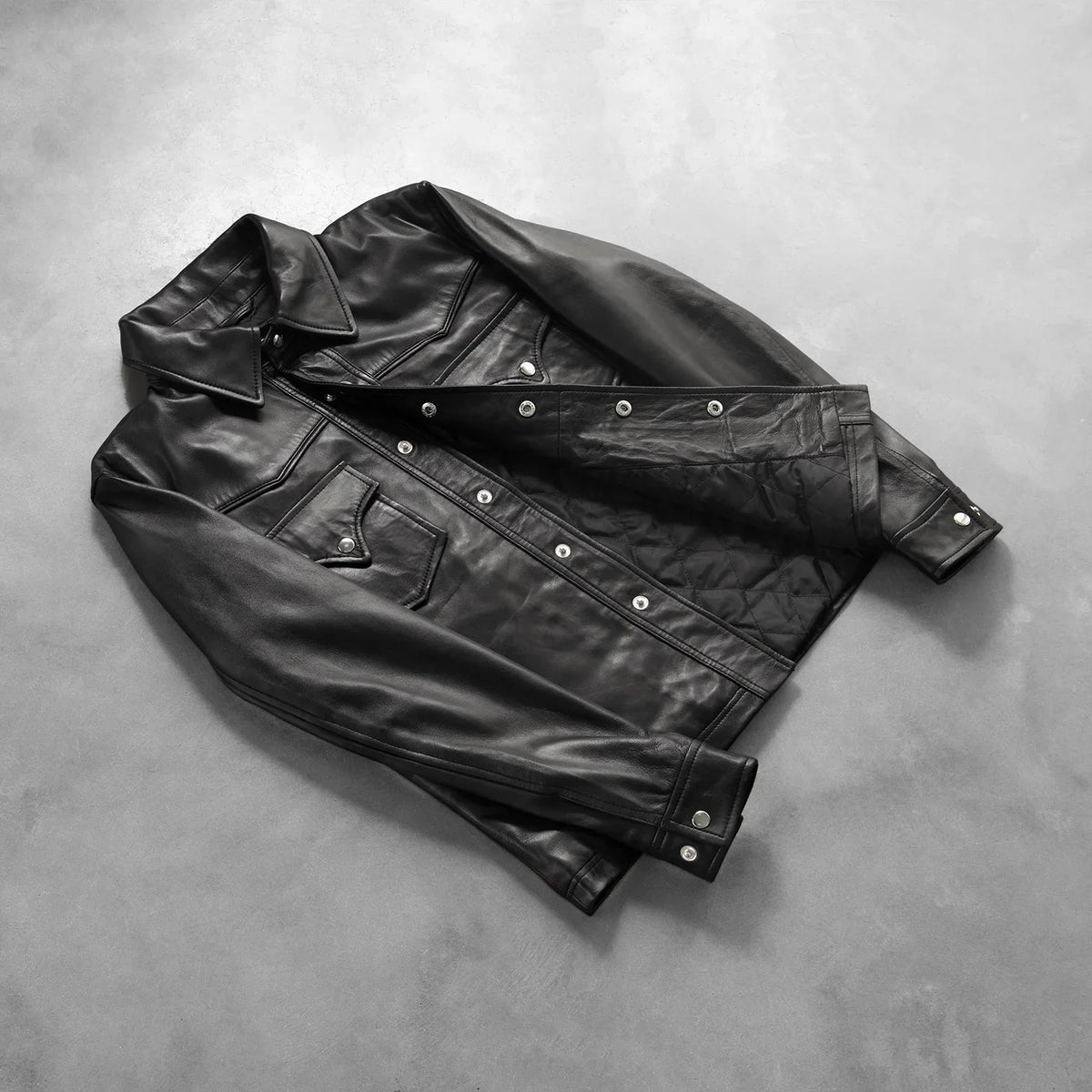 
Button & Hem Craftsmanship Construction Detail on Ranchson Zwart Leather Shirt voor Heren
