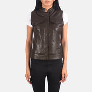 
Detailopname of Band & Zipper with Button Flap Hardware on Rayne Moto Bruin Leren Gilet voor Dames