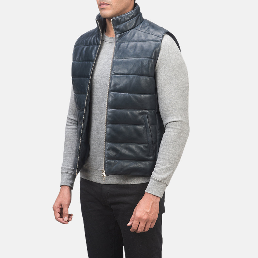 
Reeves Blauw Leather Gewatteerde bodywarmer voor Heren - Achteraanzicht met getailleerde schouders & strakke zoom