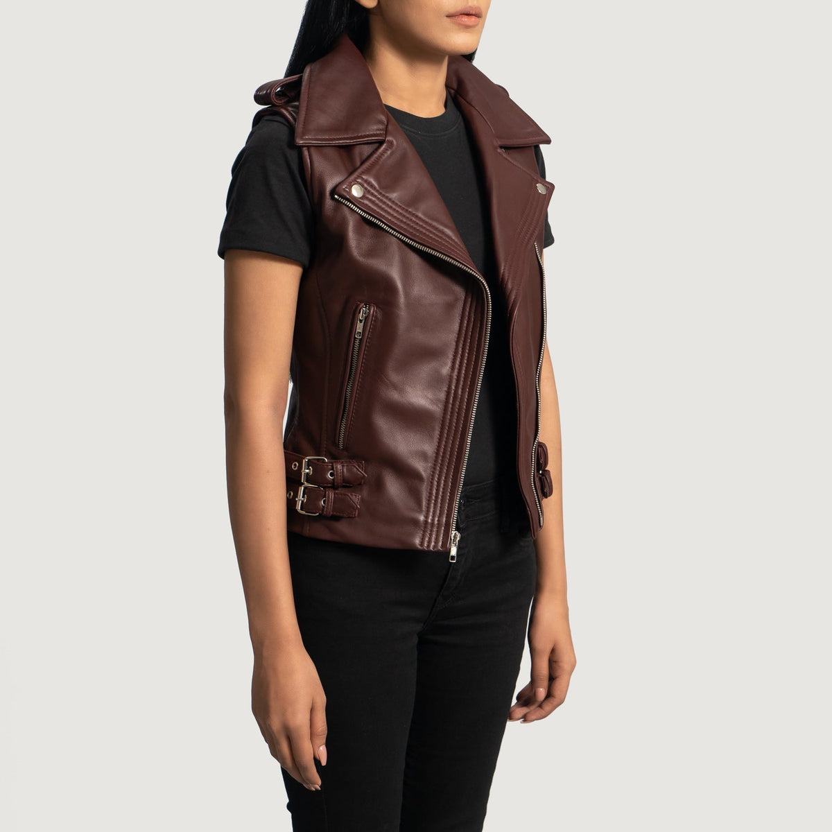 
Rhonda Kastanjebruin Leather Biker Vest voor Dames - Zijaanzicht met ergonomische mouwsnede