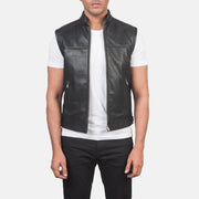 
Roland Zwart Leather Biker Vest voor Heren in Black Cowhide &Amp; Sheepskin Leather - Vooraanzicht & getailleerd silhouet | Online kopen