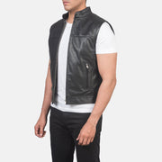 
Black Cowhide &Amp; Sheepskin Leather Biker Jacket - Achteraanzicht met getailleerde schouders & strakke zoom