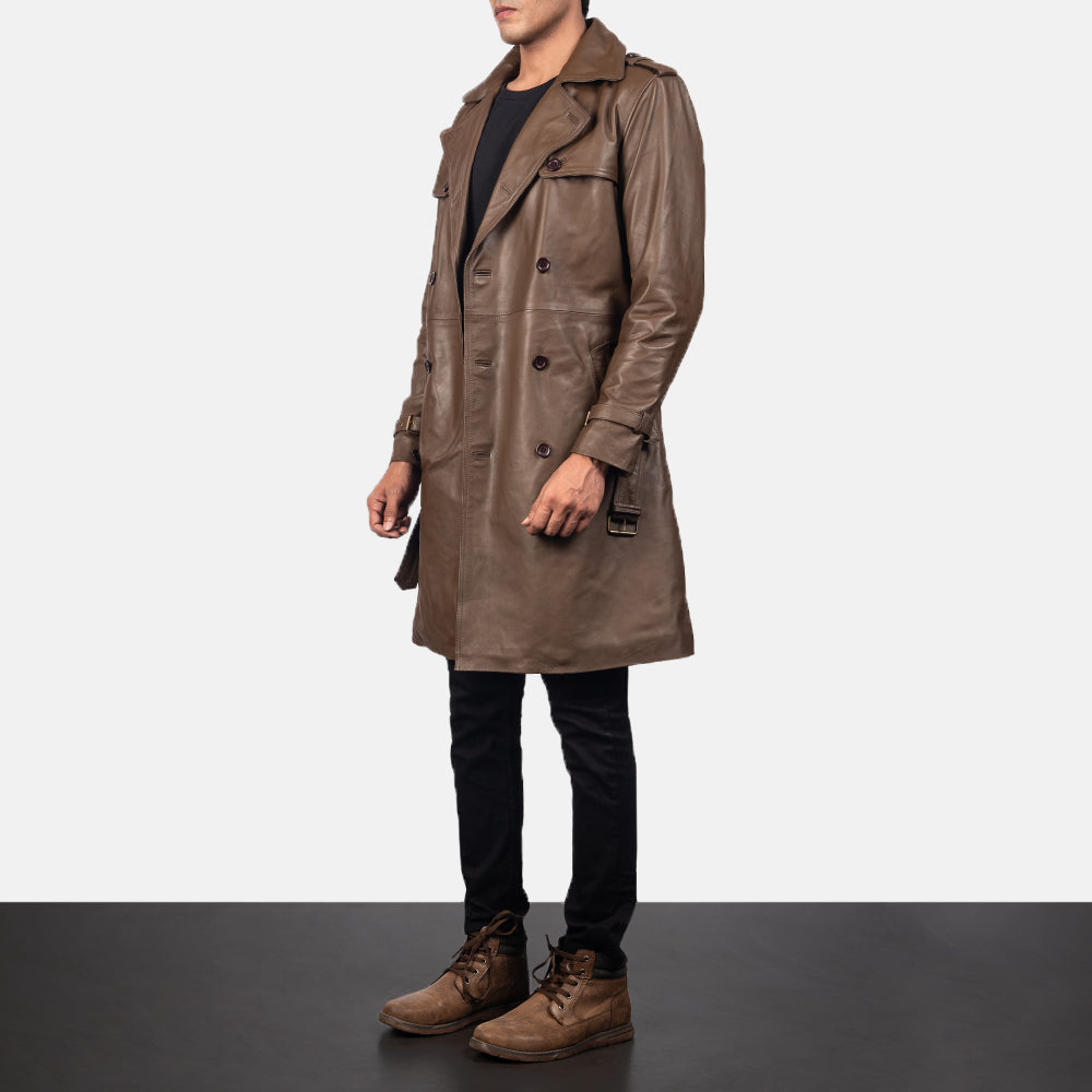 
Mocha Brown Calfskin Leather Trench Coat - Achteraanzicht met getailleerde schouders & strakke zoom