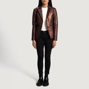 Close-Up Detail of Notch &amp; Button Hardware on Ruby Metallic Kastanjebruin Leren Leren Blazer voor Dames