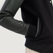 
Binnenweergave Showing Quilted Polyester Lining & Twee functionele binnenzakken