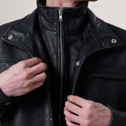 
Detailopname van kraag & ritsdetails op Sean Zwart Snuffed Classic Leren Jas voor Heren For Men