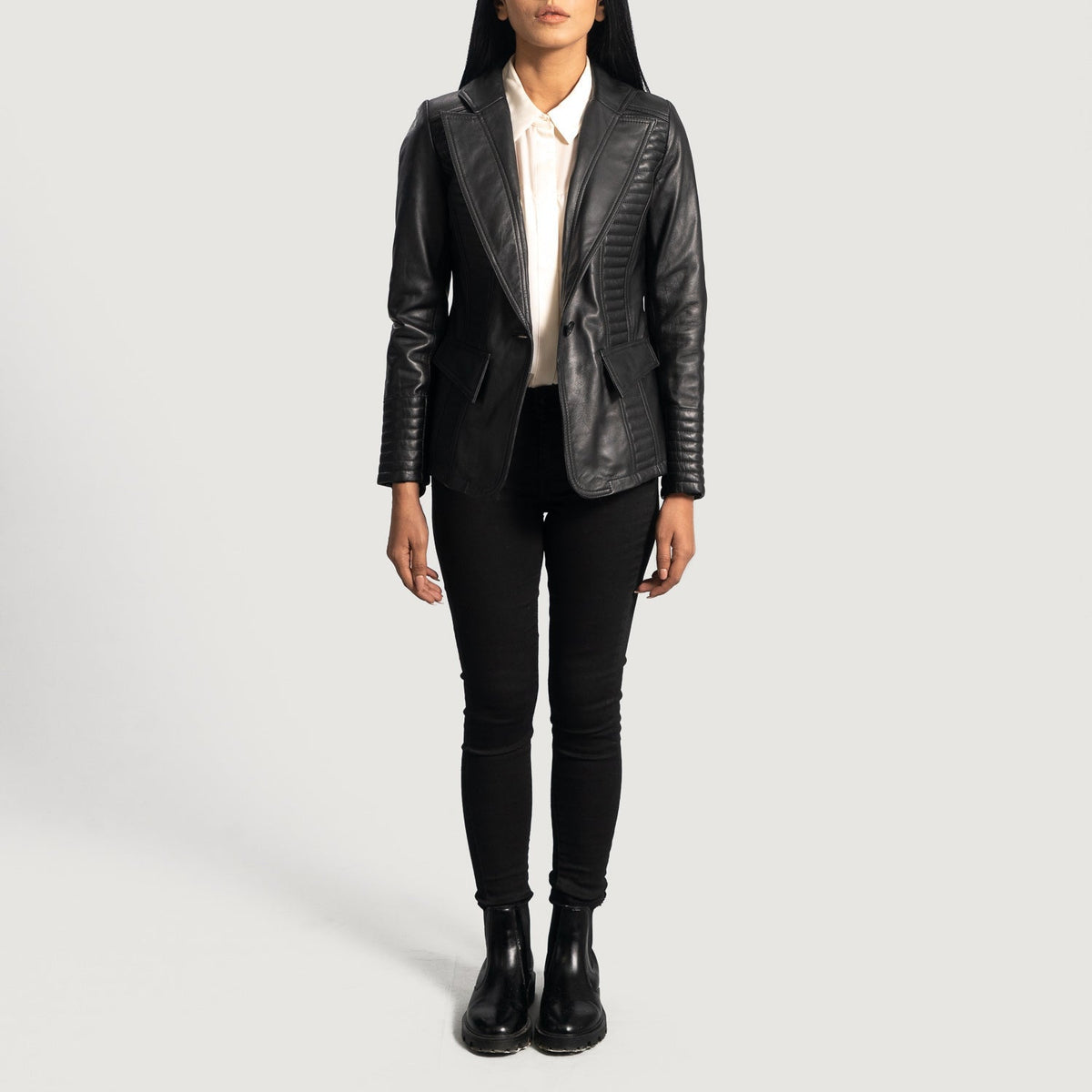 
Detailopname of Notch & Button Hardware on Selina Zwart Leren Leren Blazer voor Dames