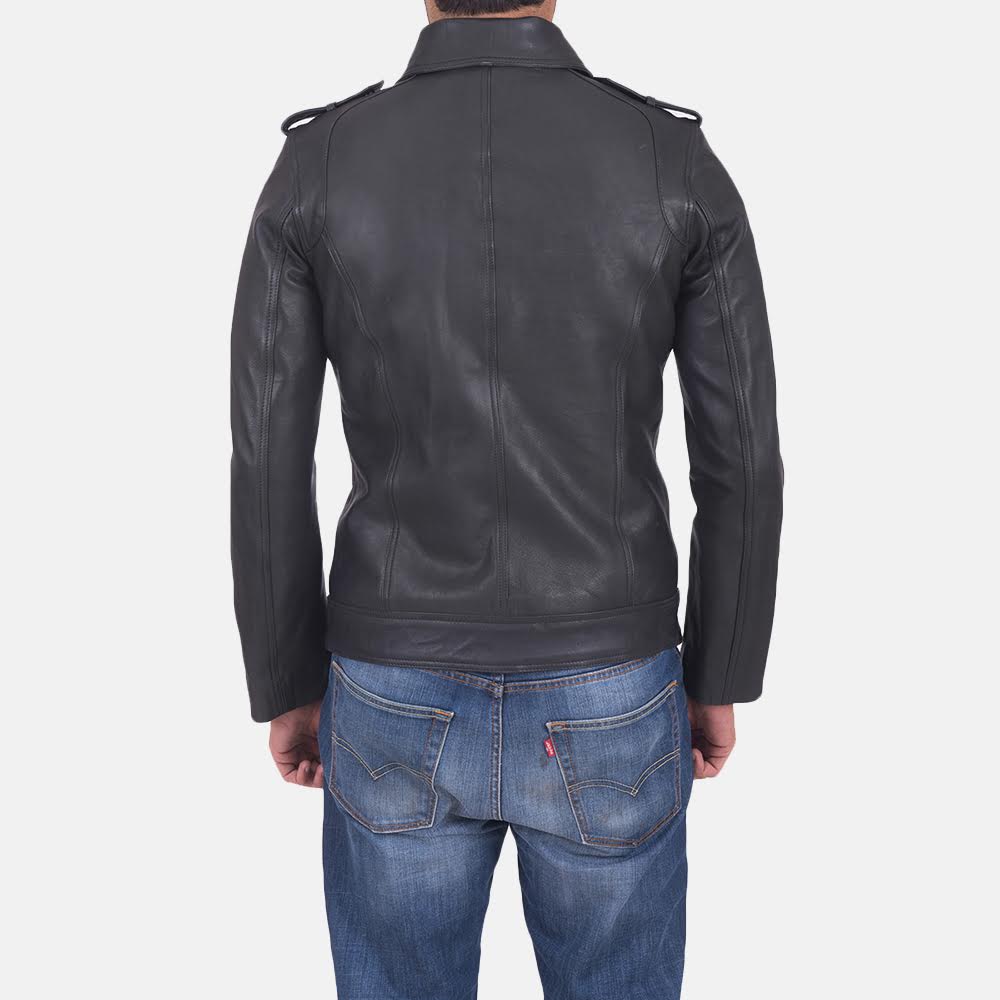 
Sergeant Zwart Leren Jas voor Heren - Zijaanzicht met ergonomische mouwsnede
