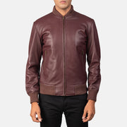 Close-Up Detail of Varsity &amp; Zipper Hardware on Men's Shane Kastanjebruin Leren Bomberjack voor Heren