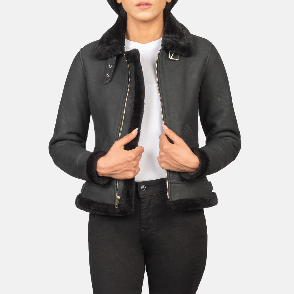 
Sherilyn B-3 Distressed Black Leather Bomber Jacket in Distressed Black Sheepskin Snuffed - Vooraanzicht & getailleerd silhouet | Online kopen