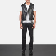 
Sullivan Zwart Leather Biker Vest voor Heren - Zijaanzicht met ergonomische mouwsnede