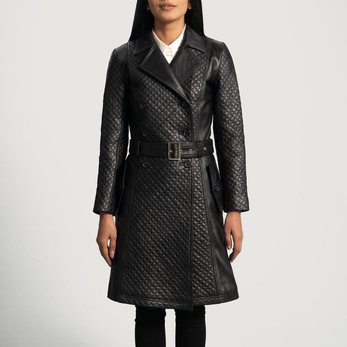 
Sweet Susan Zwart Leren Trenchcoat voor Dames in Black Sheepskin Leather - Vooraanzicht & getailleerd silhouet | Online kopen