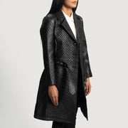 
Black Sheepskin Leather Trench Coat - Achteraanzicht met getailleerde schouders & strakke zoom