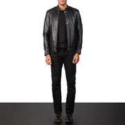 Close-Up Detail of Band with snap button &amp; Zipper Hardware on Men's Tea House Zwart Leren Bikerjack voor Heren
