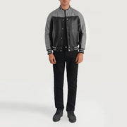 
Terrance Black & Red Leather Varsity Jacket - Zijaanzicht met ergonomische mouwsnede
