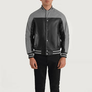 
Detailopname of Varsity & Snap Buttons Hardware on Terrance Black & Red Leather Varsity Jacket
