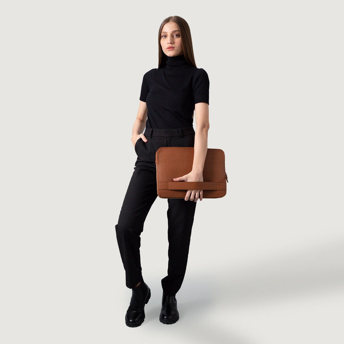 
Brown Full-Grain leather Goods - Achteraanzicht met getailleerde schouders & strakke zoom