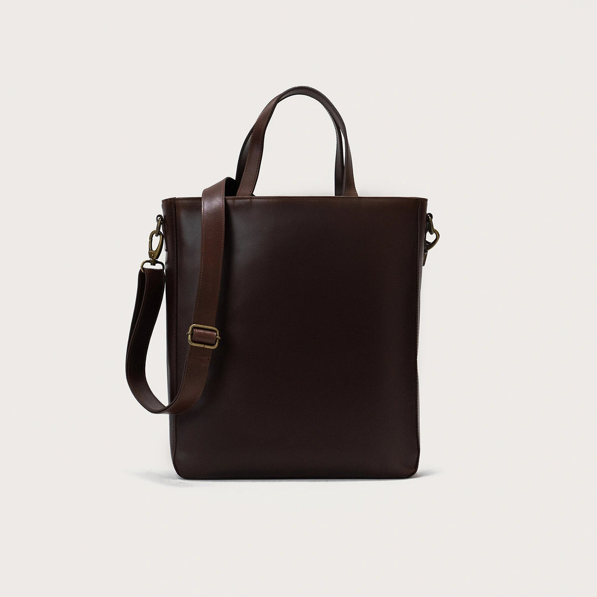 
The Poet Vintage Brown Leather Tote Bag For Men & Women in Vintage Brown Full-Grain Leather - Full Exterior Vooraanzicht & getailleerd silhouet | Online kopen