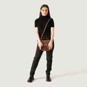 
Tan Full Grain Naturally Milled Cowhide Leather. Leather Bag - Achteraanzicht met versterkte leren banden