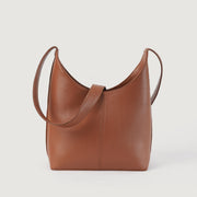 
The Stefani Brown Leather Hobo Bag For Women in Brown Full-Grain Leather - Vooraanzicht & getailleerd silhouet | Online kopen