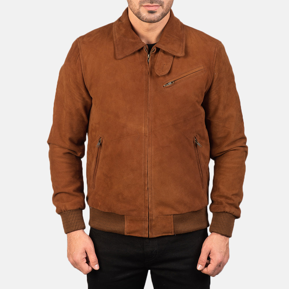 Close-Up Detail of Shirt &amp; Zipper Hardware on Men's Tomchi Lichtbruin Suede Leren Jas voor Heren