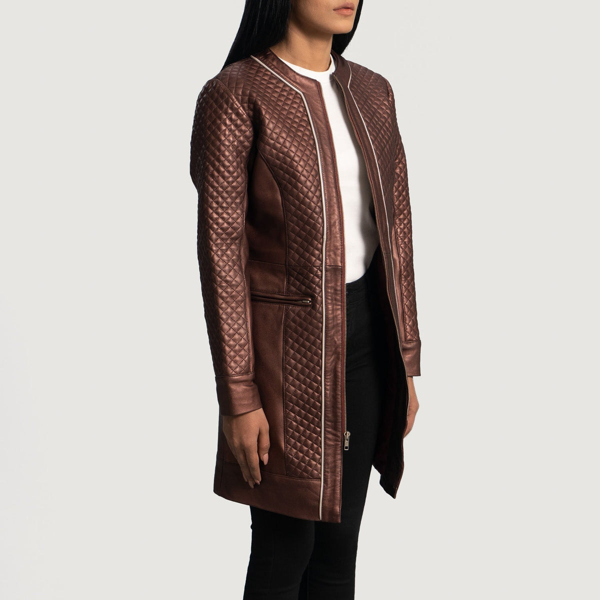 
Maroon Sheepskin leather Coat - Achteraanzicht met getailleerde schouders & strakke zoom