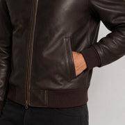 
Detailopname of Classic Collar & Heavy-Duty Zipper Hardware on Dark Bruin Sheepskin Leren Bomberjack voor Heren