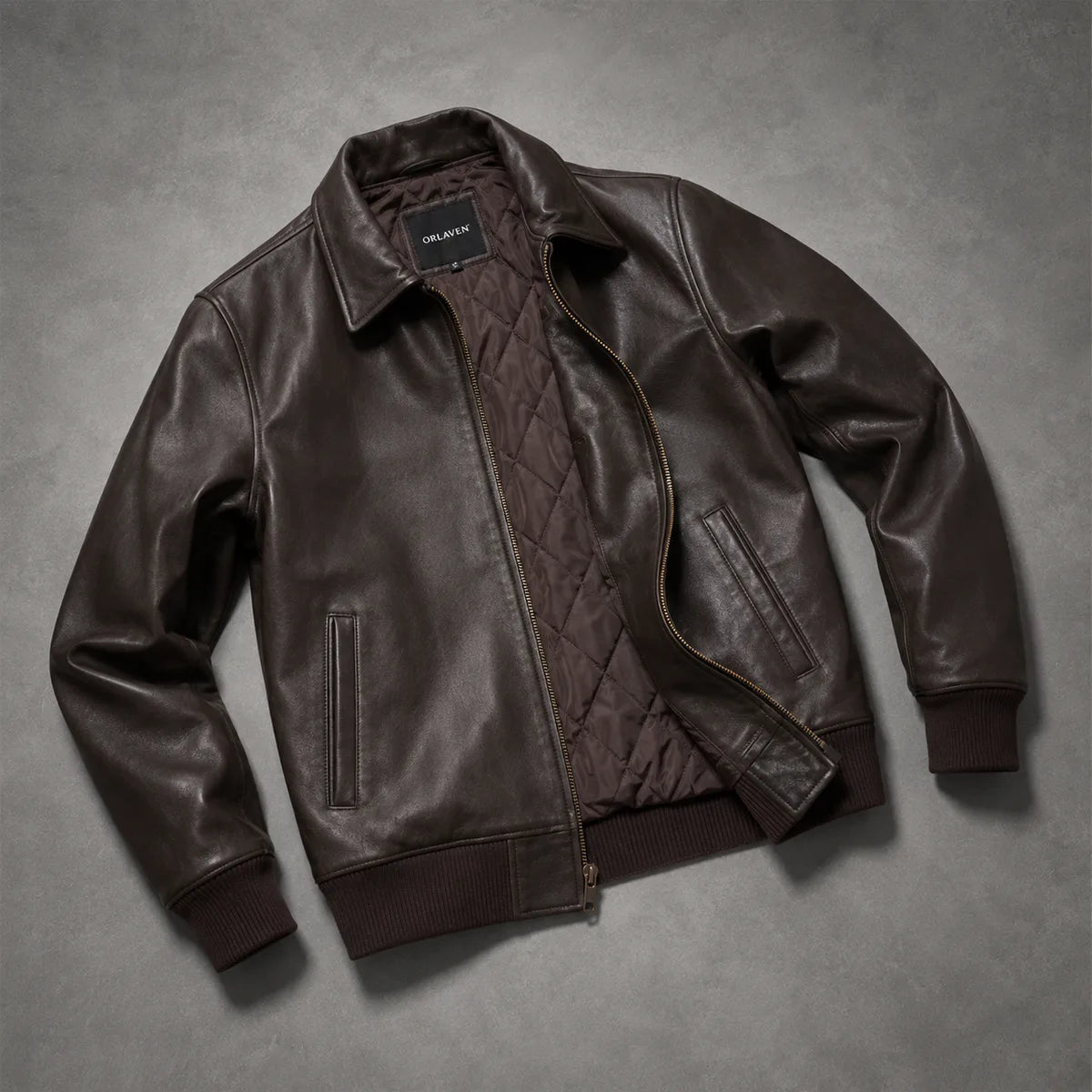 
Tailored Rib Cuffs & Hem Craftsmanship Construction Detail on Dark Bruin Sheepskin Leren Bomberjack voor Heren