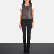 
Vanda Distressed Bruin Leather Biker Vest voor Dames - Zijaanzicht met ergonomische mouwsnede