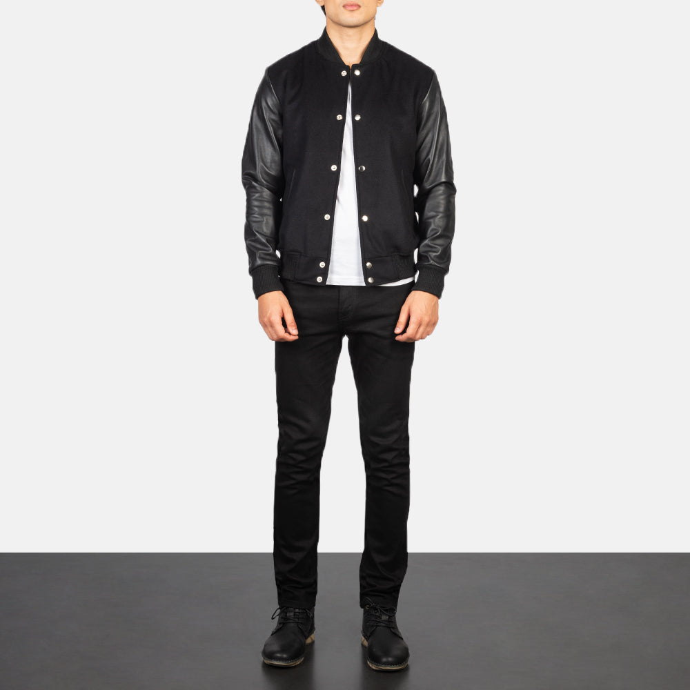 Men's Vaxton Zwart Hybrid Varsity Leren Jas voor Heren - Lateral Side Profile View Showing Sleeve Cut &amp; Athletic Taper Fit