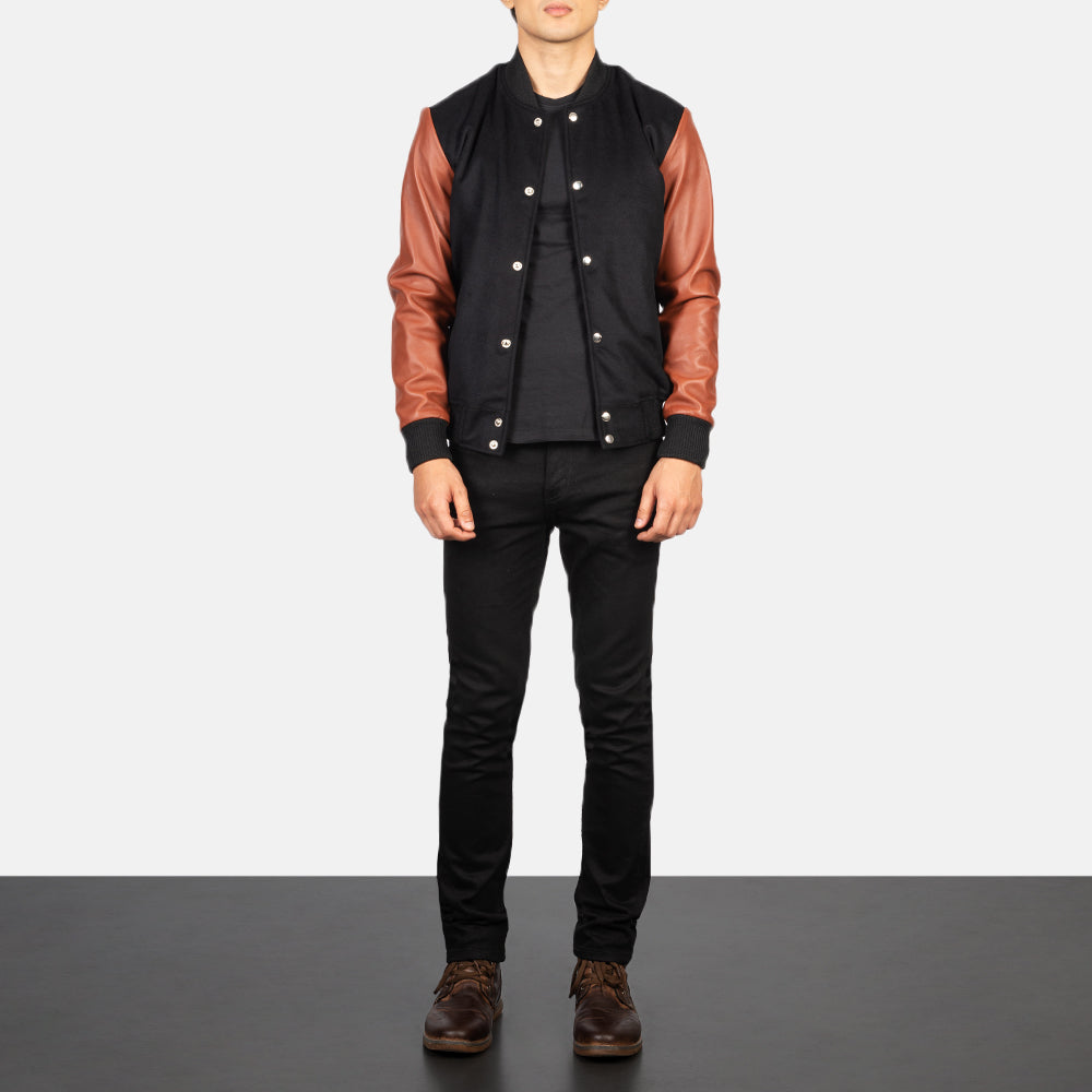 
Vaxton Brown Hybrid Varsity Jacket - Zijaanzicht met ergonomische mouwsnede
