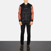 
Vaxton Brown Hybrid Varsity Jacket - Zijaanzicht met ergonomische mouwsnede